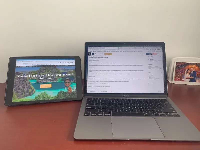 minimalistic two-screen digital nomad desk setup